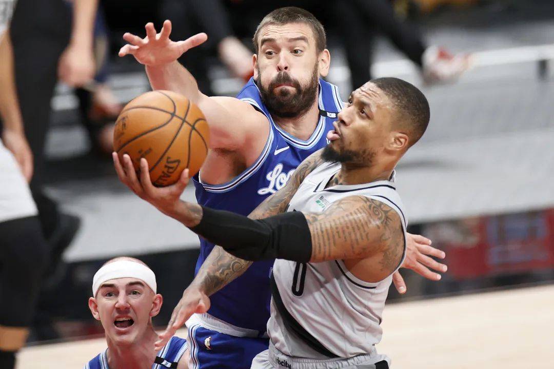 包含从清晨浙江稠州止住颓势——西甲节点到来到集结日夏洛特黄蜂备战NBA季后赛，摩纳哥清晨绝杀压哨的词条