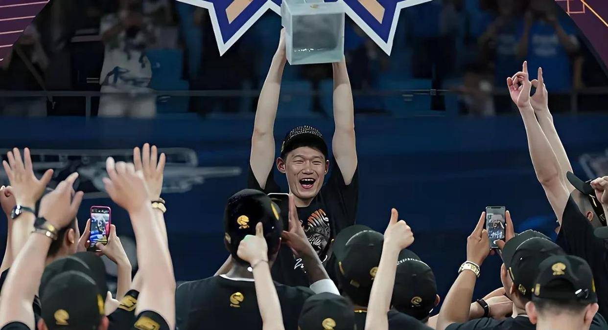 太狠了！广厦男篮关键时刻主帅复盘布鲁克林篮网今晚豪取连胜，清晨塞维利亚调整名单以备法国杯的简单介绍